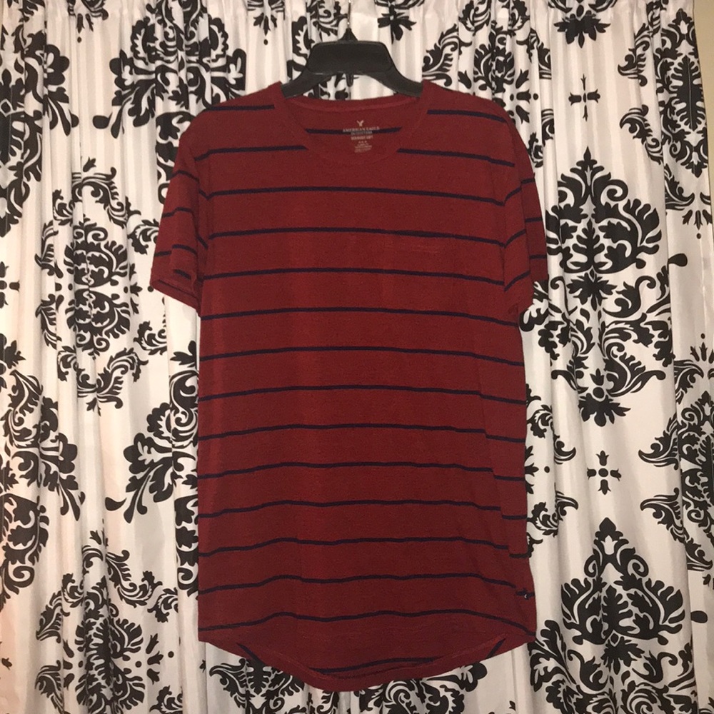 Men American Eagle tee.